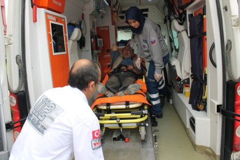 Merdivene Çıkarken Ayağını Kırdı!