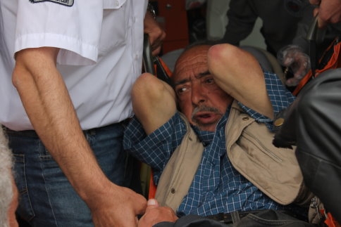 Merdivene Çıkarken Ayağını Kırdı!