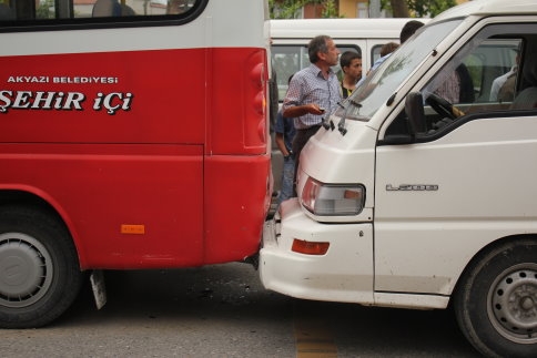 Dikkatsizlik sonucu küçük çaplı kaza meydana geldi. 