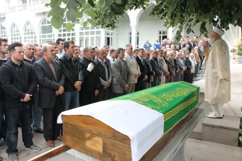 Rafet Üzbe Gözyaşları Arasında Toprağa Verildi