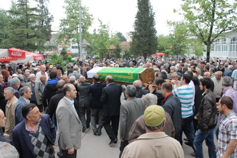 Rafet Üzbe Gözyaşları Arasında Toprağa Verildi