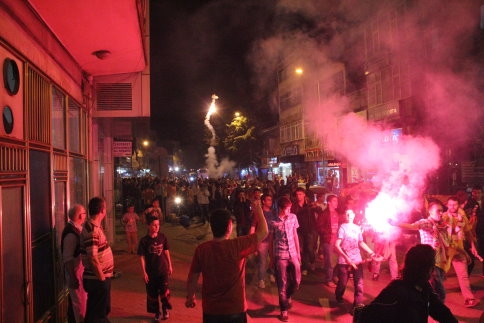 Galatasaray Taraftarları Sokaklara Döküldü