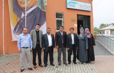 AK PARTİ İLÇE TEŞKİLATI SGK’YI ZİYARET ETTİ