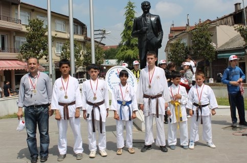 19 Mayıs Gençlik Ve Spor Bayramı Törenle Kutlandı