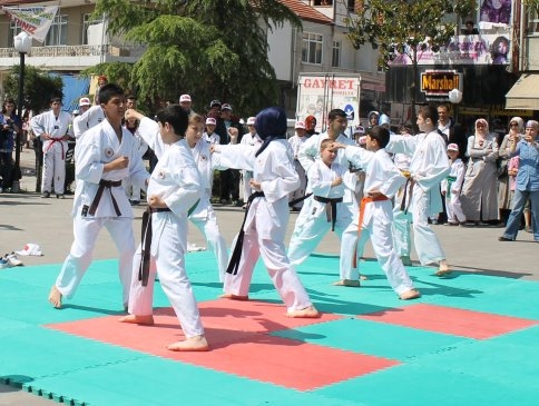 19 Mayıs Gençlik Ve Spor Bayramı Törenle Kutlandı