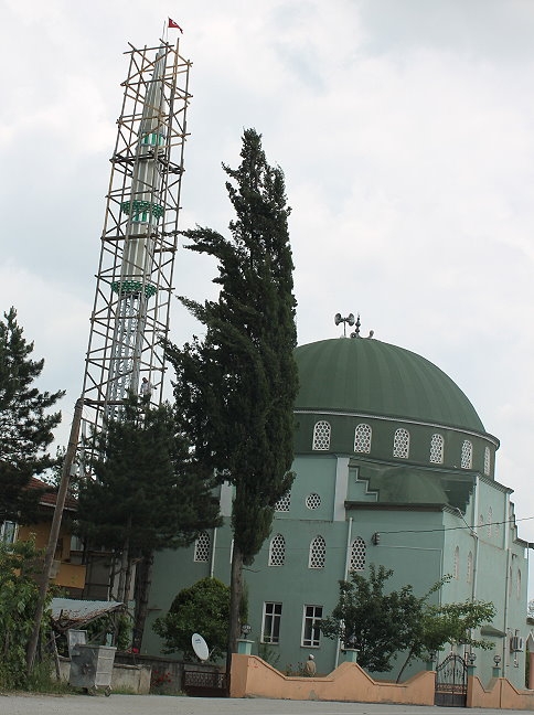 Depremde Yıkılan Minaresi Hayırsever Vatandaş Tarafından Yaptırılıyor!