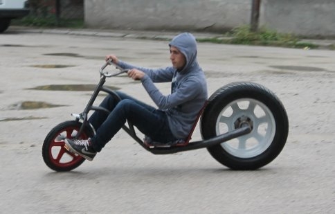 Gençlerden İlginç Bisiklet