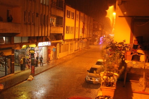 Akyazı'da Şiddetli Dolu Yağışı