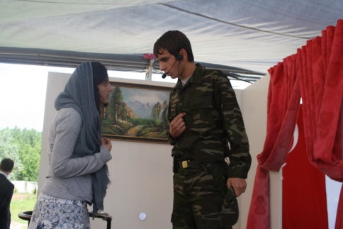 Akyazı E.M.L Tiyatro Gösterisi İle Beğeni Topladı.