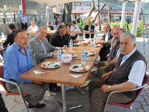 Başkan Yazıcı Muhtarlarla Kahvaltıda Bir Araya Geldi