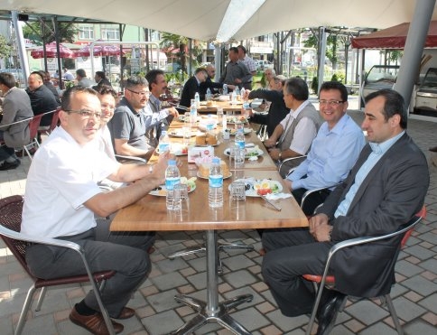 Başkan Yazıcı Muhtarlarla Kahvaltıda Bir Araya Geldi