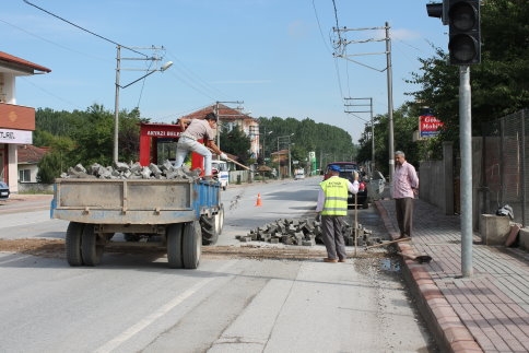 Fen İşleri Çukurları Tamir Ediyor
