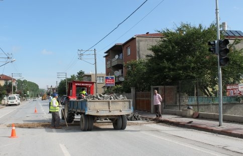Fen İşleri Çukurları Tamir Ediyor