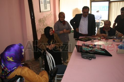 Akyazı Belediyesi Engelleri Kaldırıyor