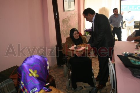 Akyazı Belediyesi Engelleri Kaldırıyor