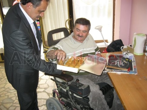 Akyazı Belediyesi Engelleri Kaldırıyor