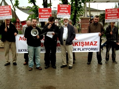 Başörtüsü  Yasak Olmaya Devam Ediyor