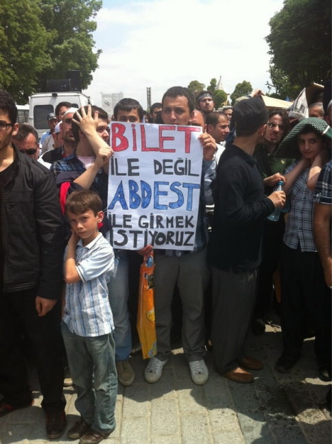 Ayasofya'da binlerce kişi namaz kıldı