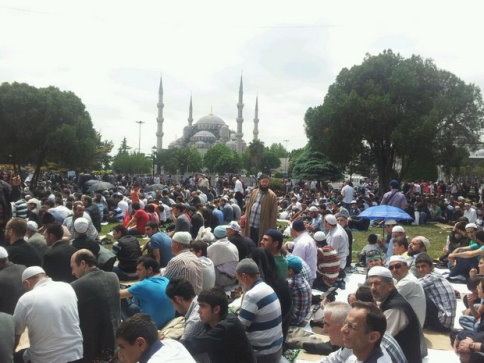 Ayasofya'da binlerce kişi namaz kıldı