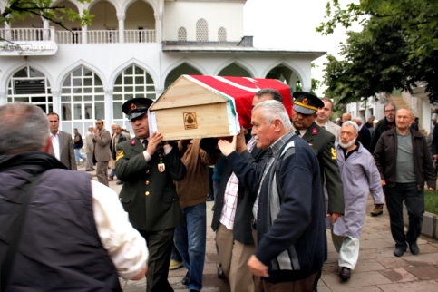 Beni Akyazı’ya Defin Edin