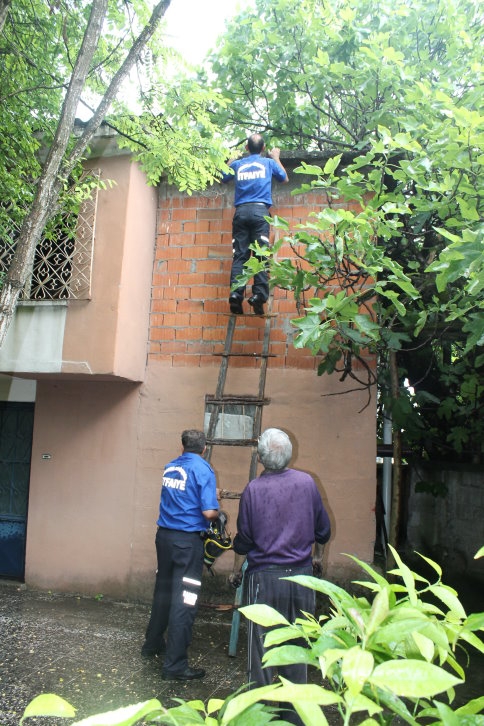 Eve Yıldırım Düştü!