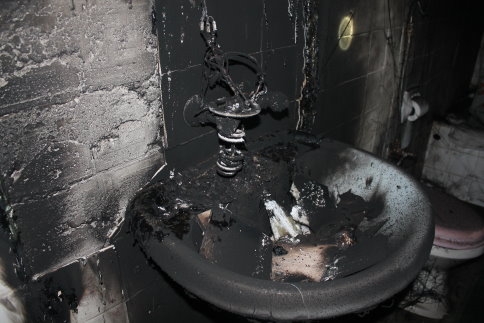 Eve Yıldırım Düştü!