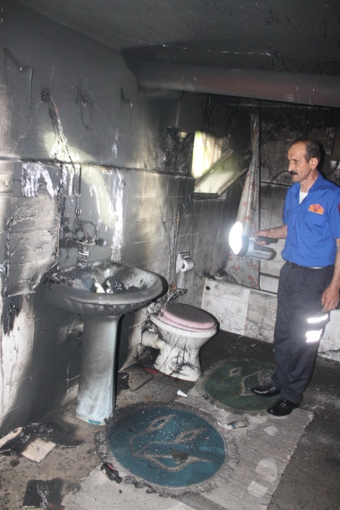 Eve Yıldırım Düştü!