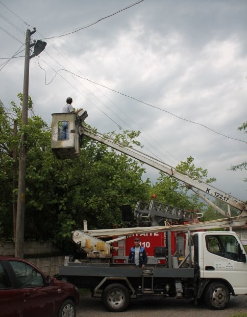 Eve Yıldırım Düştü!