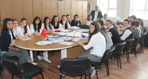 Yazar ve Eleştirmenler Yetiştiriliyor!