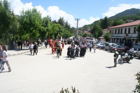 Akyazı Akşemseddin Hazretleri anma gününe 52 araçla katıldı!