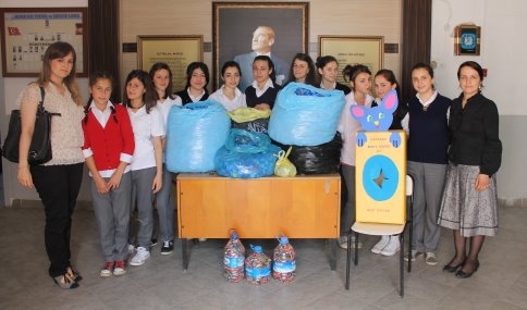 Öğrencilerden Kapak Toplama Kampanyasına Destek!