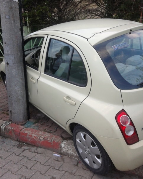 Aniden Önüne Çıkan Kadına Çarpmamak İçin Yoldan Çıktı.