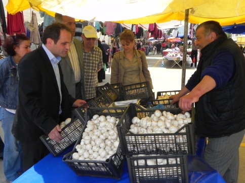 Ecevit Keleş CHP İl Başkanı: “Pazarcı esnafının çığlığını duyun”