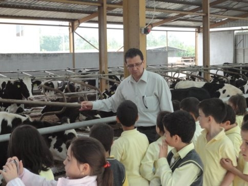 Paris İlköğretim Süt Sığırcığını Öğreniyor