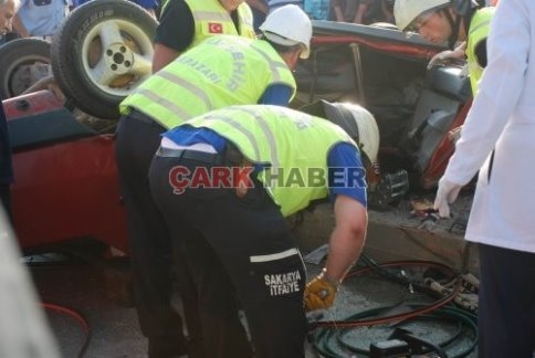 Tır Otomobile Çarptı: 2 Ölü, 1 Yaralı