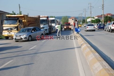 Tır Otomobile Çarptı: 2 Ölü, 1 Yaralı