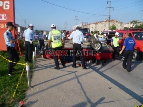 Tır Otomobile Çarptı: 2 Ölü, 1 Yaralı