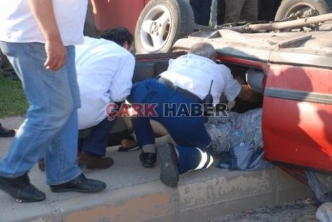 Tır Otomobile Çarptı: 2 Ölü, 1 Yaralı