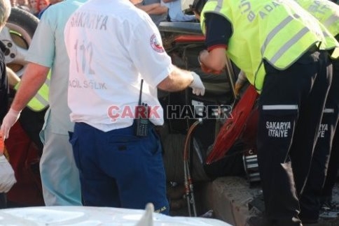 Tır Otomobile Çarptı: 2 Ölü, 1 Yaralı