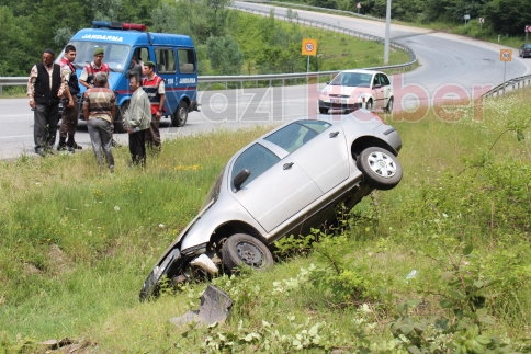 Kontrolden çıkan otomobil şarampole uçtu. 