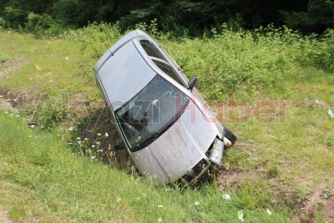 Kontrolden çıkan otomobil şarampole uçtu. 