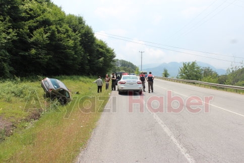 Kontrolden çıkan otomobil şarampole uçtu. 