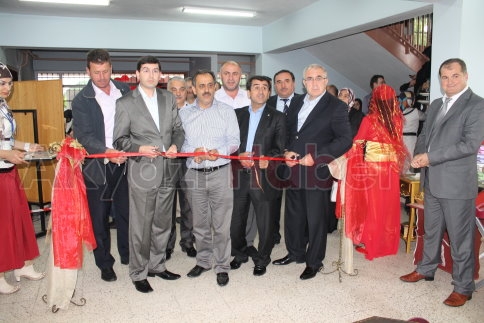 Akyazı Halk Eğitim Merkezi Yılsonu Sergisi Törenle Açıldı