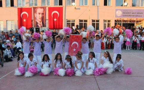 M. Akif Ersoy İ.Ö.O kulundan Yılsonu Şenlikleri