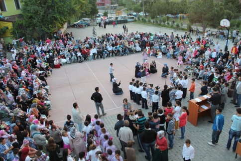 M. Akif Ersoy İ.Ö.O kulundan Yılsonu Şenlikleri