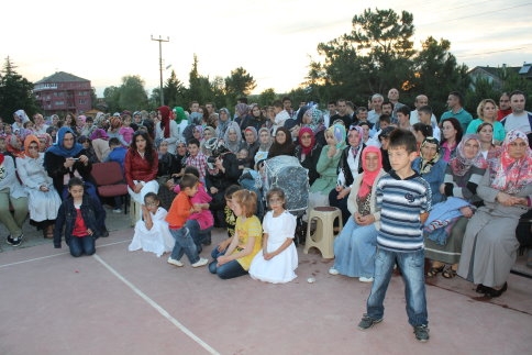 M. Akif Ersoy İ.Ö.O kulundan Yılsonu Şenlikleri