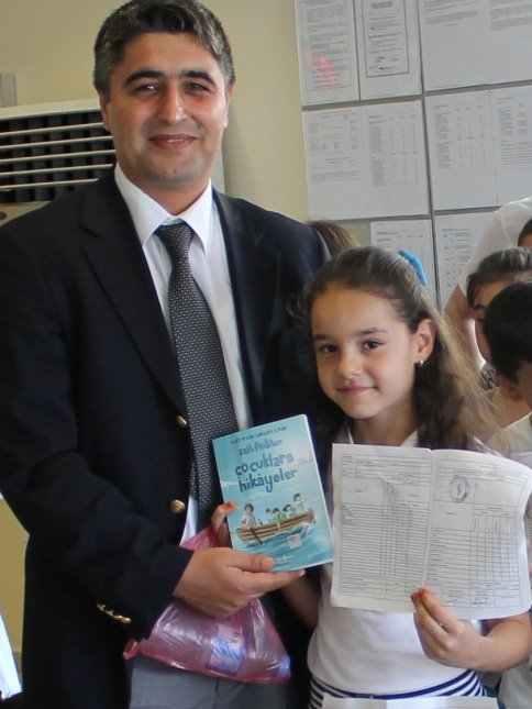 Karnesini Getirene Kitap Hediye