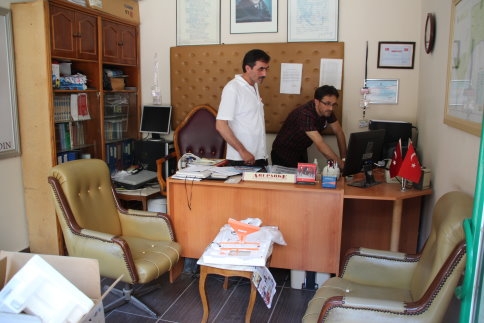 Sakarya Büyükşehir Belediyesi Akyazı’da muhtarlara Bilgisayar ve Otomasyon Sistemi Kurmaya Başladı.