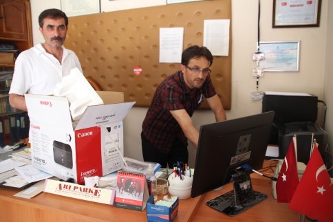 Sakarya Büyükşehir Belediyesi Akyazı’da muhtarlara Bilgisayar ve Otomasyon Sistemi Kurmaya Başladı.