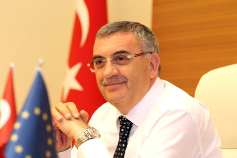 Sakarya Büyükşehir Belediyesi Akyazı’da muhtarlara Bilgisayar ve Otomasyon Sistemi Kurmaya Başladı.